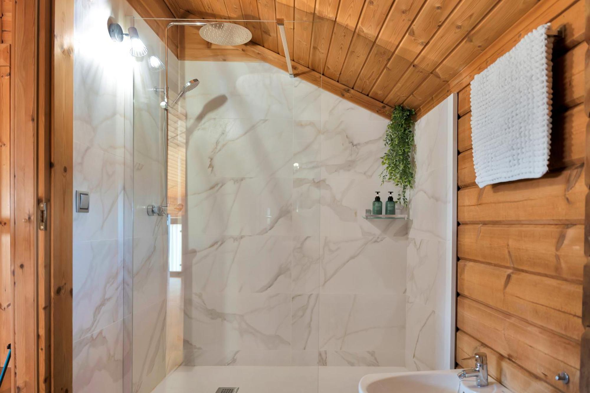 Increible Villa De Madera Con Vistas Al Mar アルヘシラス エクステリア 写真