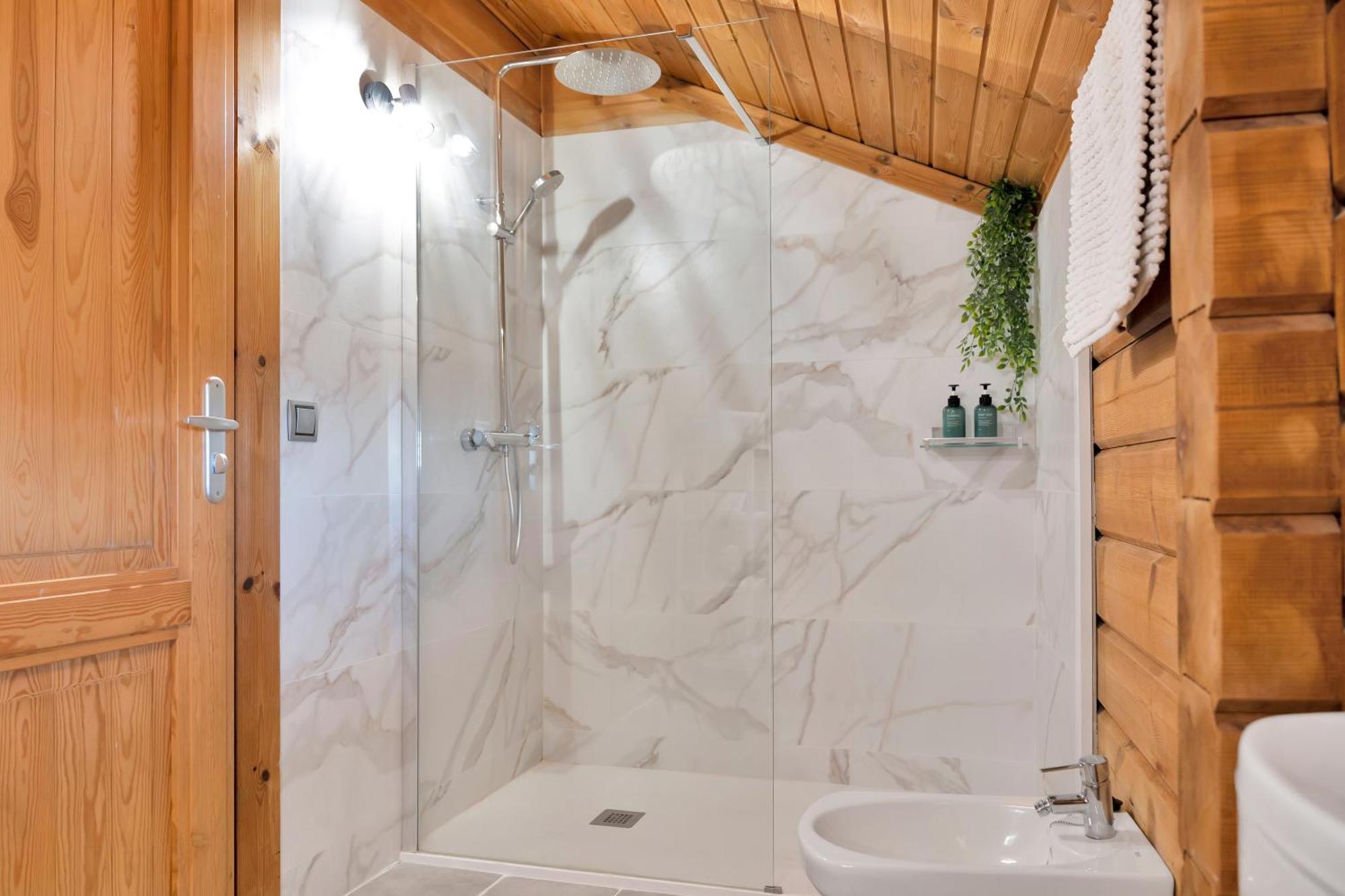 Increible Villa De Madera Con Vistas Al Mar アルヘシラス エクステリア 写真